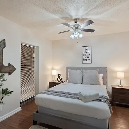 Affordable Downtown Memphis Apartment W Views